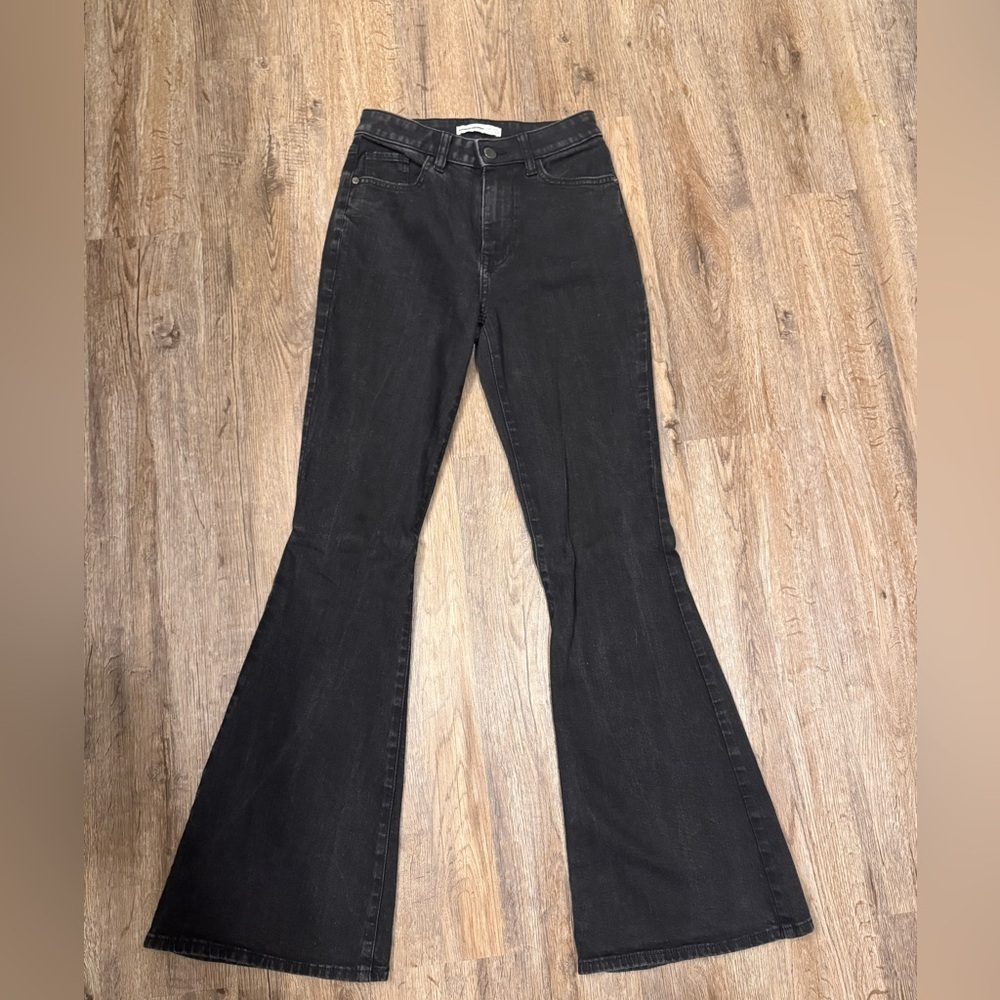 Elizabeth and James Women's Black Flare Jeans Size 25